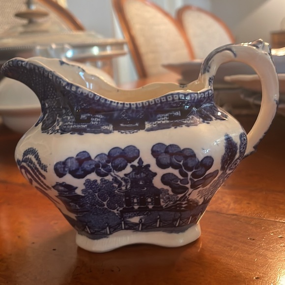 Buffalo pottery creamer.  In excellent vintage condition - Picture 2 of 3